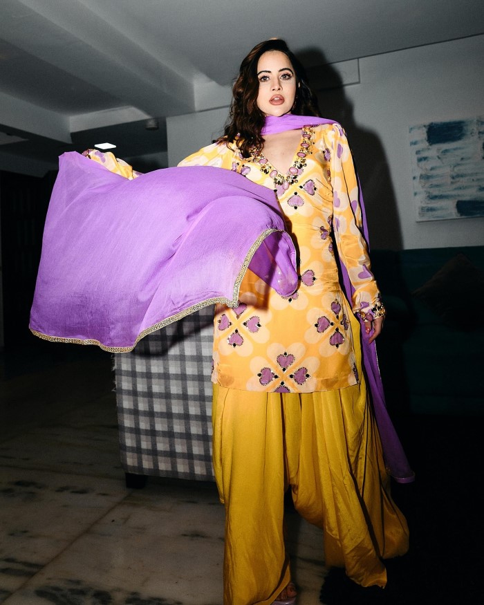 जानकारी के लिए आपको बता दें कि हाल ही में रियलिटी शो 'फॉलो कर लो यार' में उर्फी जावेद डॉक्टर से बातचीत करते हुए नजर आई
