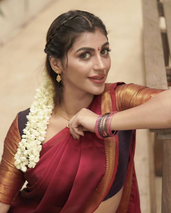 The image resonated with many of her followers, who showered her with likes and comments.