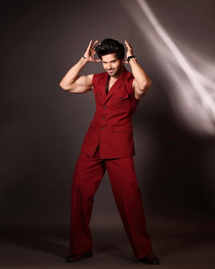 लेकिन अभिनेता ने शो के सेट पर अनप्रोफेशनल एटीट्यूड दिखाई तो तंग आकर उनको सीरियल से रातों-रात बाहर निकाल दिया गया।