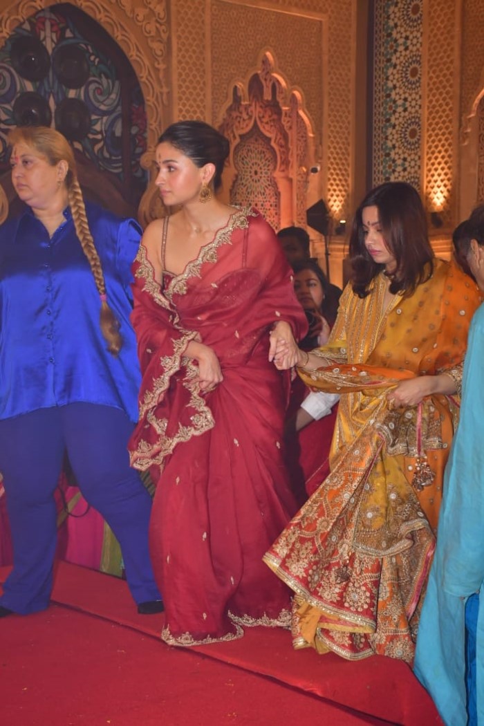 Alia's appearance created a buzz on social media, with fans and fashion enthusiasts praising her look.