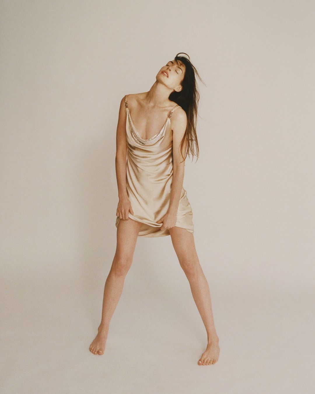 Anne Hathaway: Lifestyle, Networth, Business, Family Background, Popular Movies, Husband& More