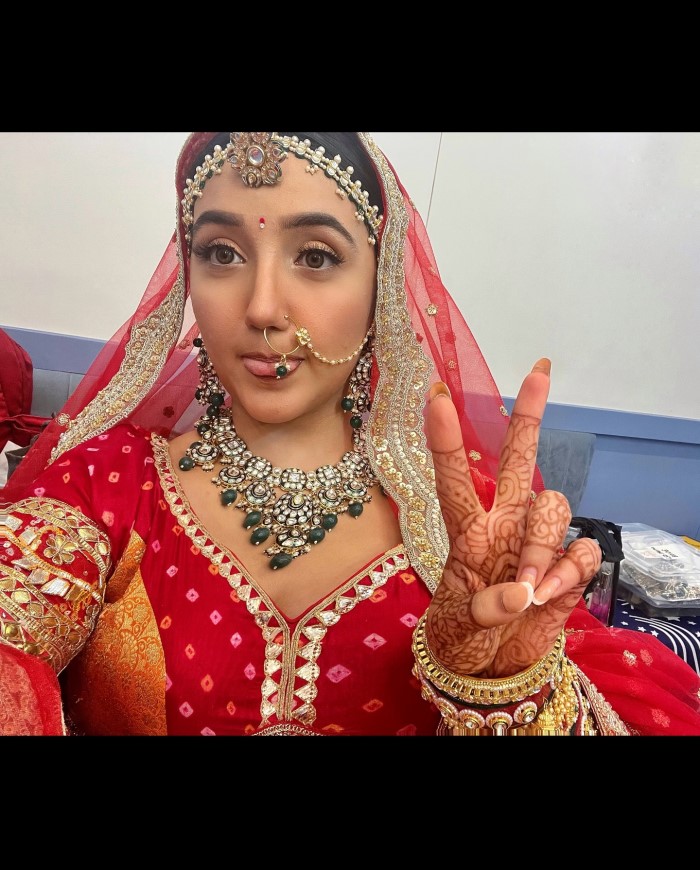 अशनूर कौर ने भी इन तस्वीरों को शेयर करते हुए लिखा कि 