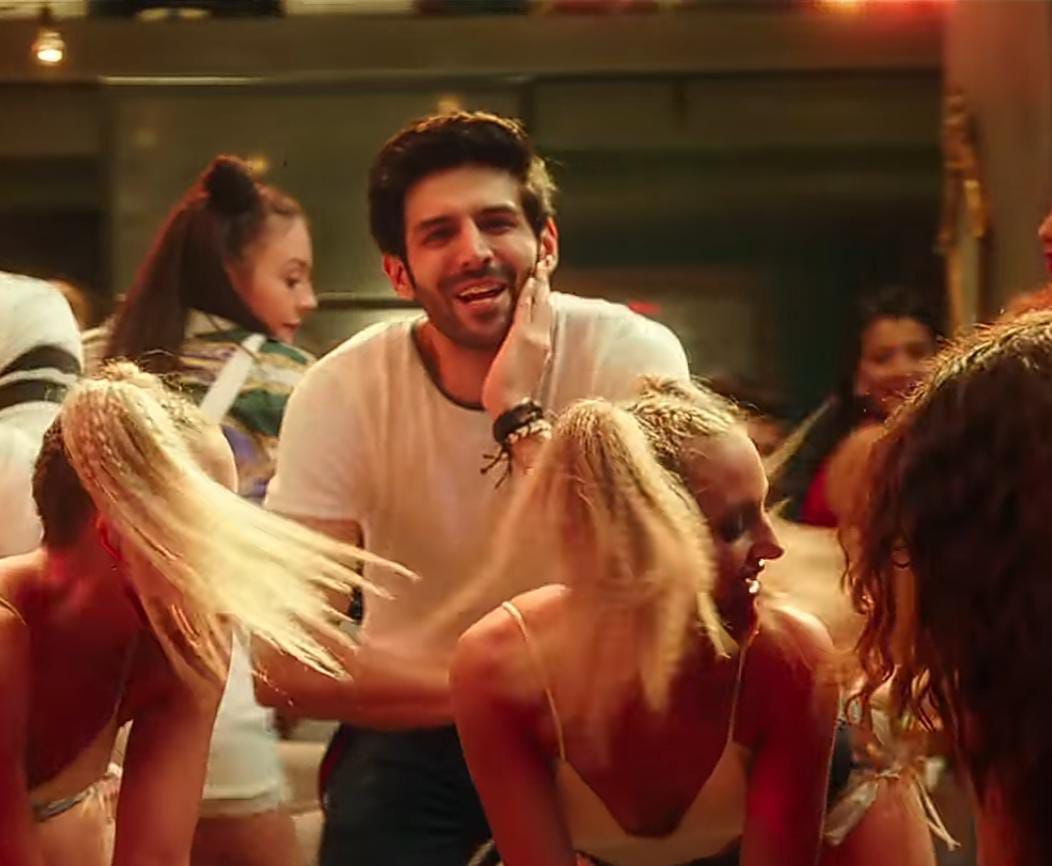 In Coca Cola from Luka Chuppi, Kartik's flamboyant charm is on full display.