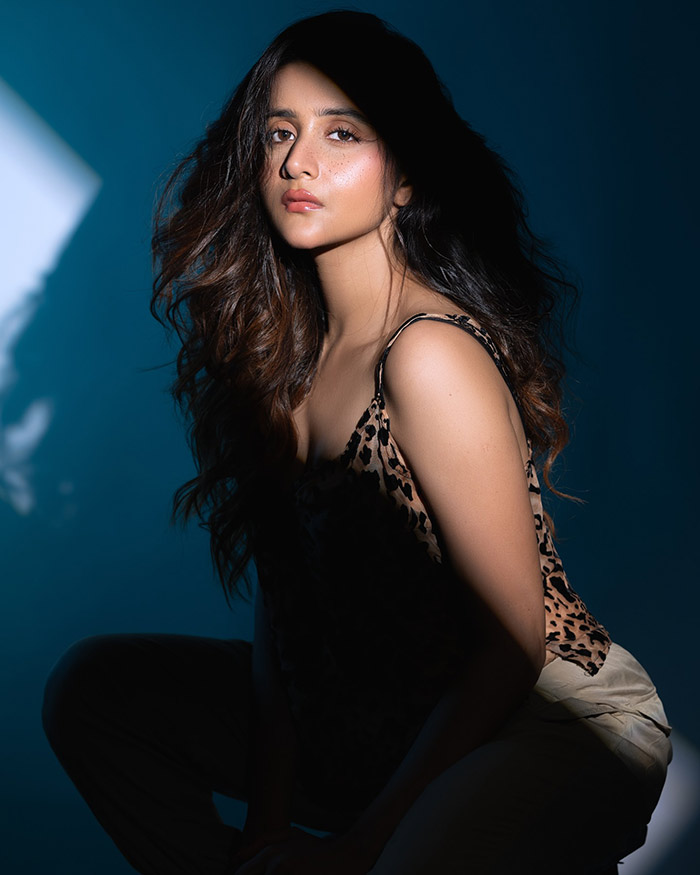 Debchandrima Singha Roy was born on March 29, 1999, in Singur, Hooghly, West Bengal.