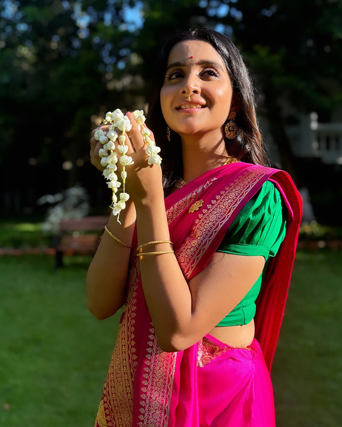 Debchandrima enjoys traveling, shopping, and photography.