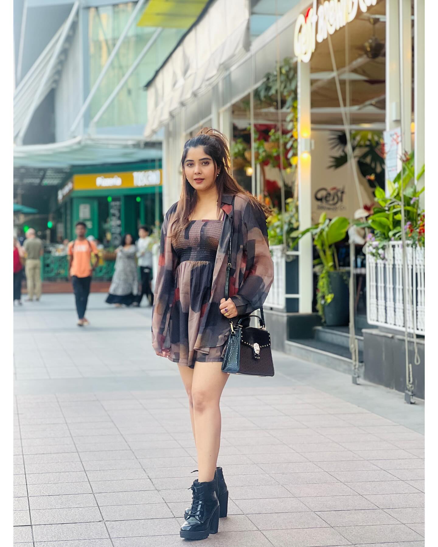 Aishwarya Shindogi Bigg Boss Kannada 11 Contestant photos.