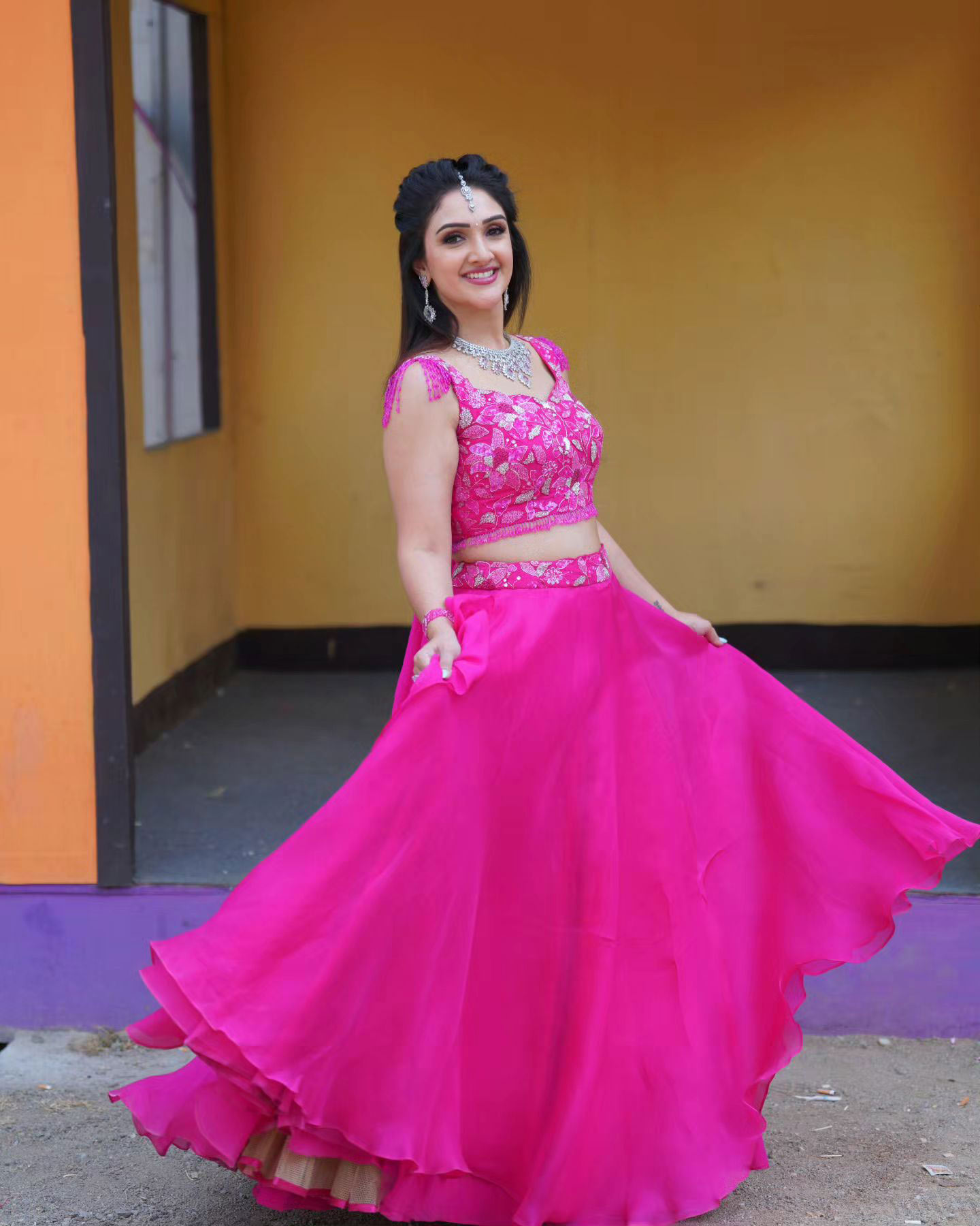 Sridevi Vijaykumar Bigg Boss Tamil 8 Contestant photos.
