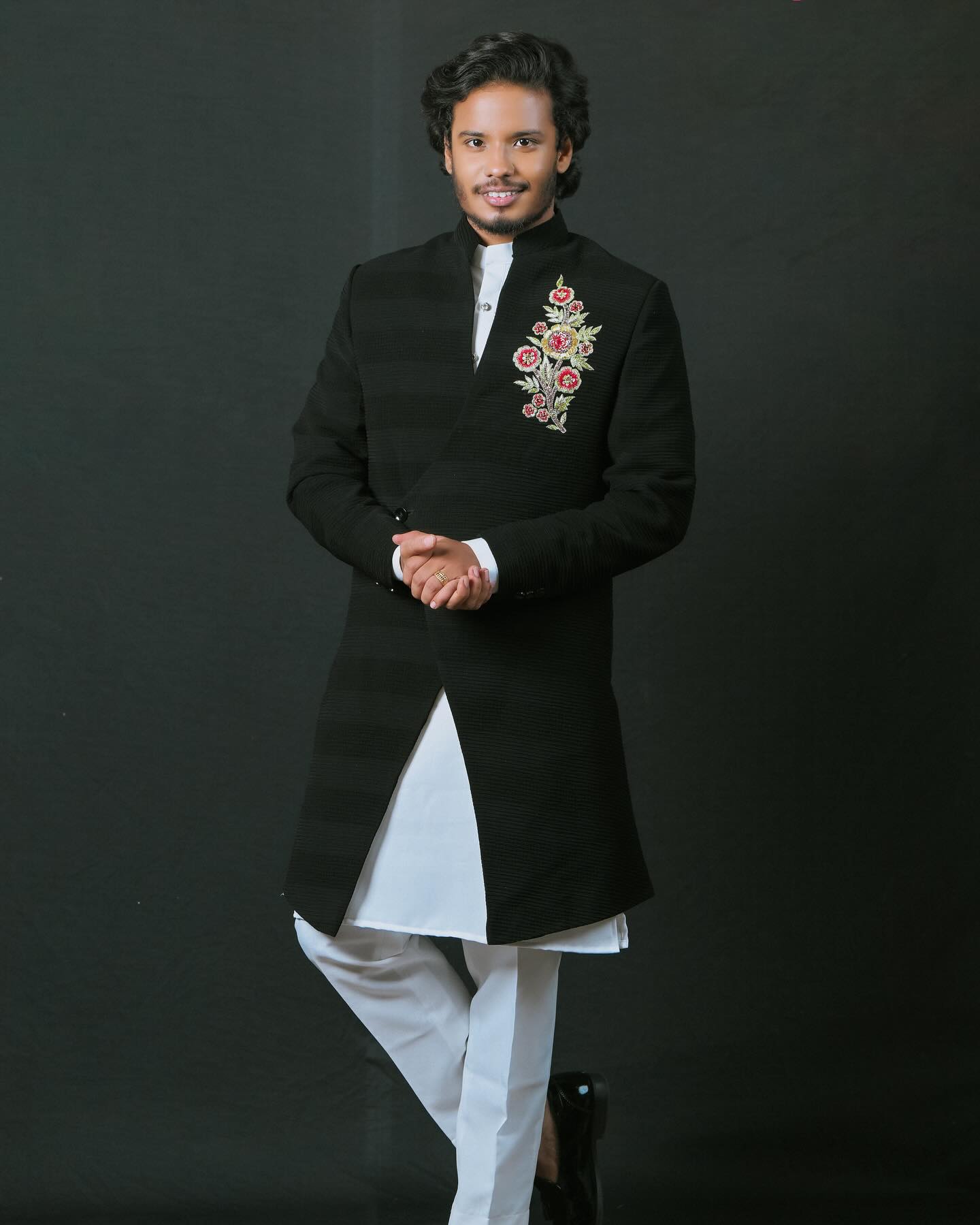 Muthukumaran: A popular YouTuber and aspiring actor, also earning Rs 10,000 per day.