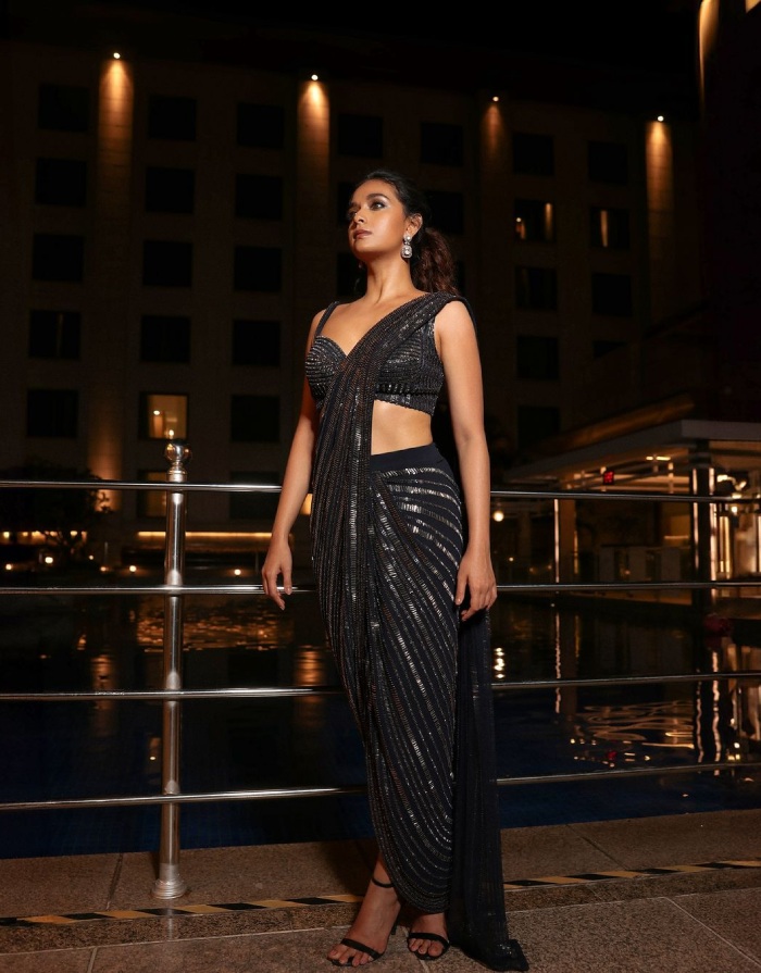 Birthday Girl Keerthy Suresh Stuns In black Saree
