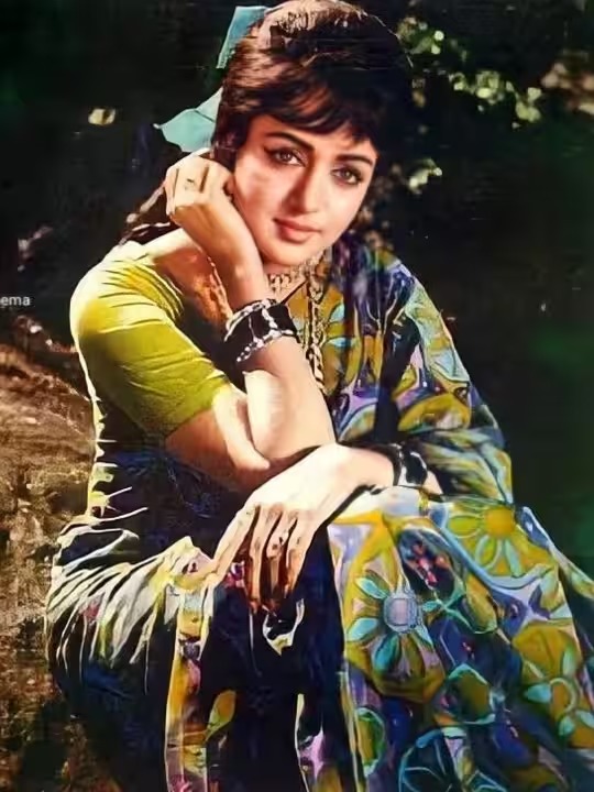 Hema Malini Turns 75: See Rare & Unseen Photos of Dream Girl