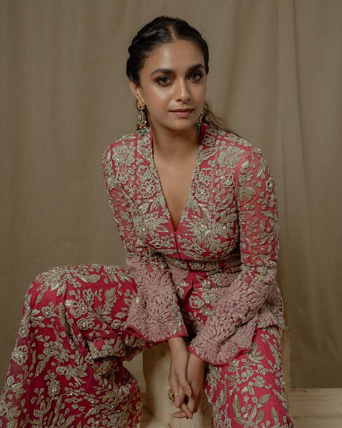 Family Background: She is the daughter of film producer Suresh Kumar and actress Menaka. Her elder sister, Revathy, works as a VFX specialist.