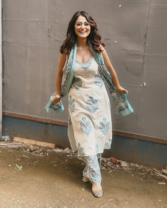 जानकारी के लिए आपको बता दें कि उन्होंने गिल्टी और नॉट गिल्टी सीरीज में काम किया और एक्ट्रेस ने बताया कि इसके लिए मिलने वाली उनकी फीस अभी तक उनके पास में नहीं आई है।