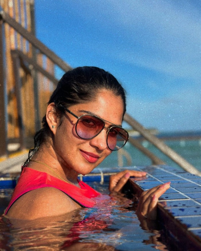 Swasika Vijay's latest photoshoot captures her radiant beauty with a sun-kissed glow, showcasing her stunning looks and natural charm.