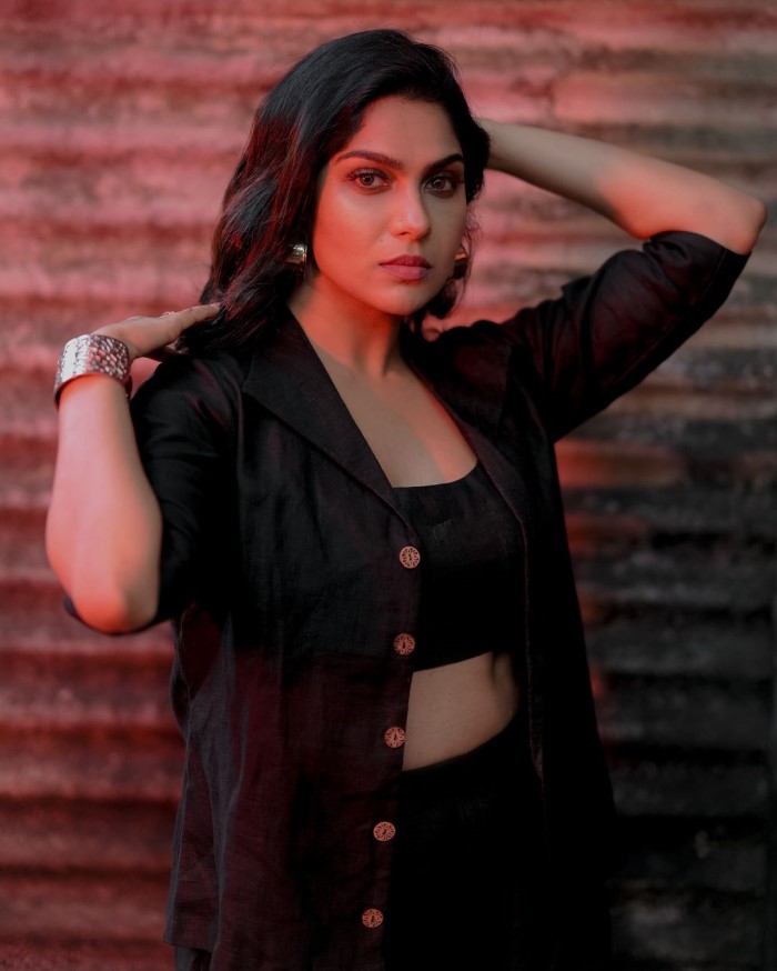 The sun-kissed pics have gone viral on social media, with fans and followers praising her beauty and the serene beach setting.