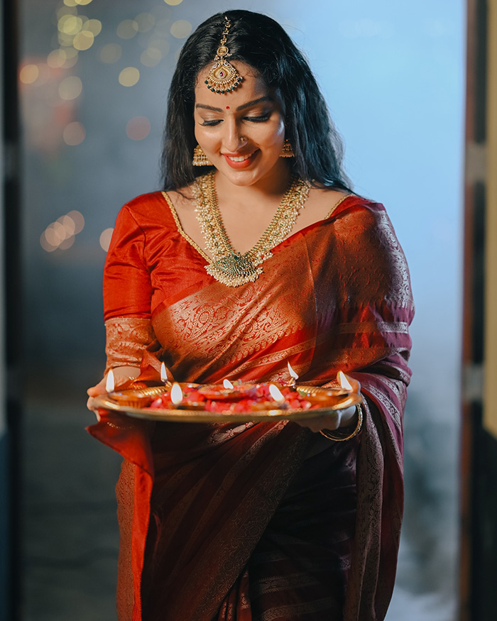 The photos captured Malavika's radiant smile and the joy she felt while celebrating Diwali