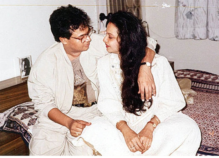 Rekha's marriage to Delhi-based industrialist Mukesh Agarwal in 1990 ended tragically when he died by suicide just seven months into their marriage.
