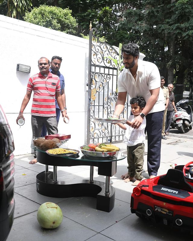 Nikhil Kumaraswamy recently celebrated the auspicious festivals of Vijayadashmi and Dasara Habba at his JP Nagar residence.