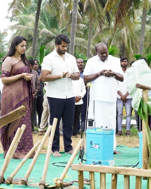 Nikhil Kumaraswamy recently celebrated the auspicious festivals of Vijayadashmi and Dasara Habba at his JP Nagar residence.