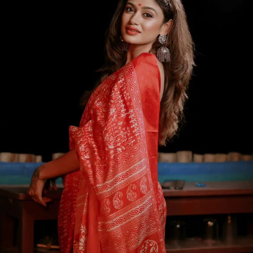 Oviya Helen: Photos, Age, Boyfriend, Controversy, Movies, Lifestyle, Family, Education