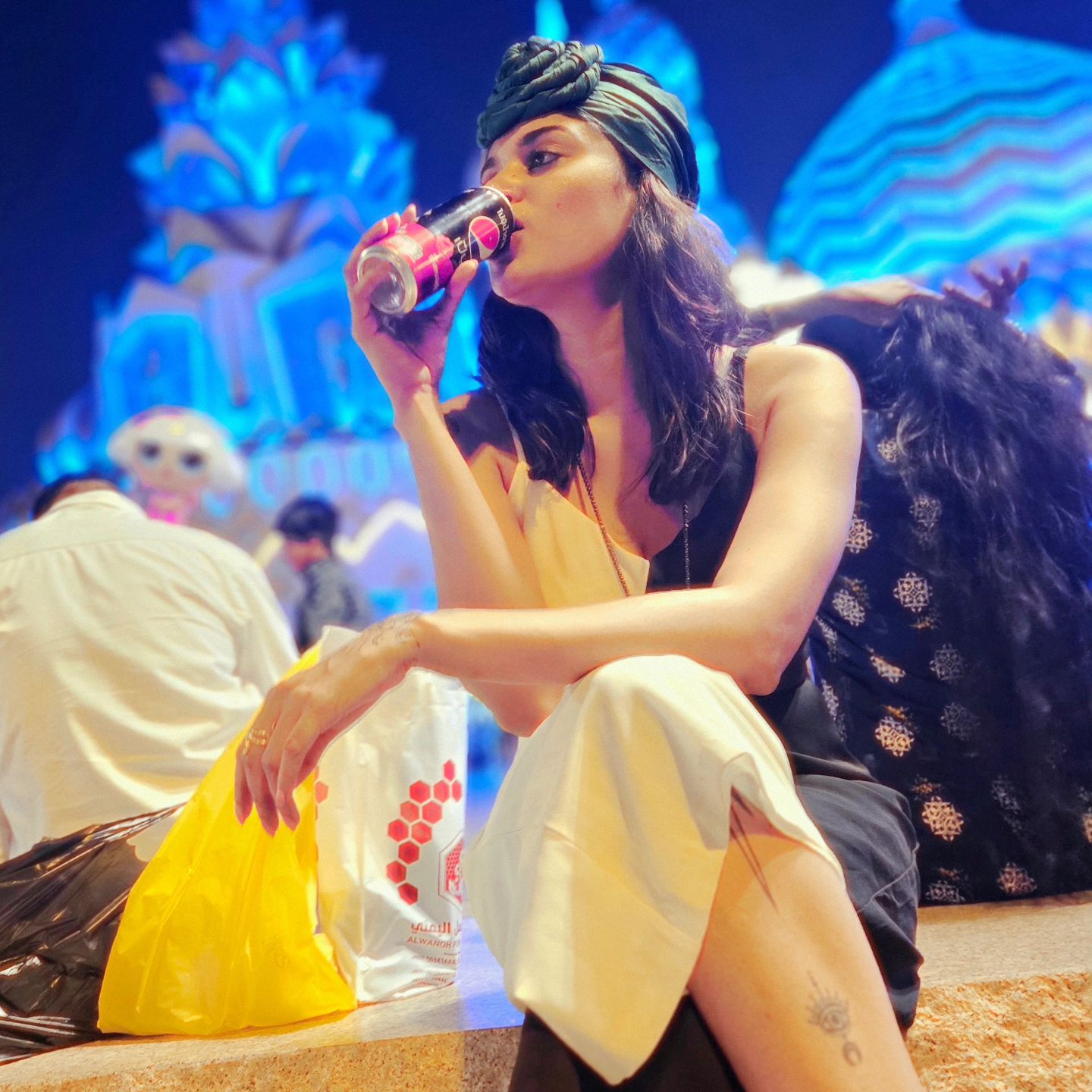 Oviya Helen: Photos, Age, Boyfriend, Controversy, Movies, Lifestyle, Family, Education