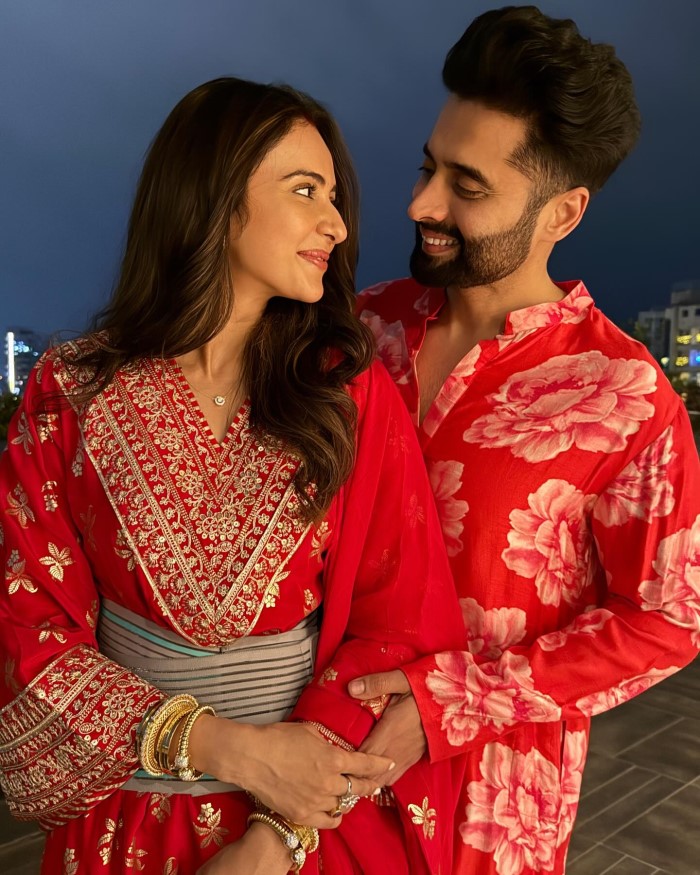 रकुल प्रीत सिंह और जैकी भगनानी की जोड़ी को फैंस काफी पसंद करते हैं। इस साल दोनों ने अपना पहला करवा चौथ सेलिब्रेट किया है।