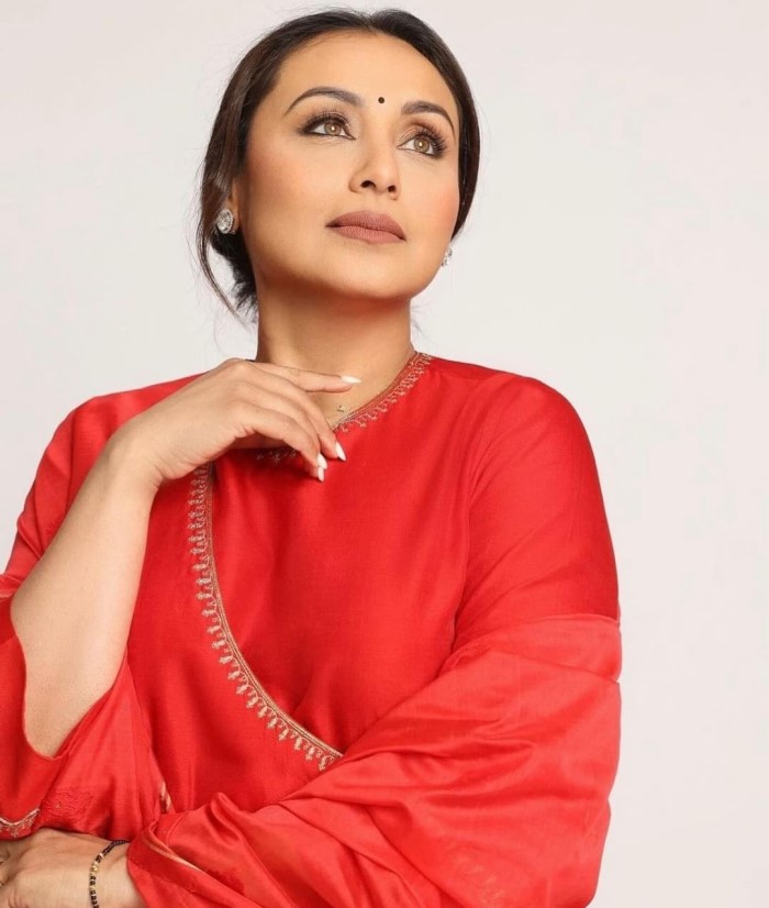 बता दे कि रानी मुखर्जी ने फिल्म राजा की आएगी बारात से अपना बॉलीवुड डेब्यू किया था