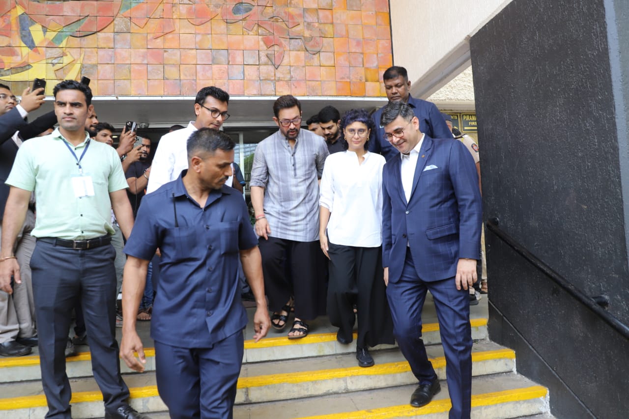 Ratan Tata Death: Aamir Khan Pays Last Respects to Ratan Tata