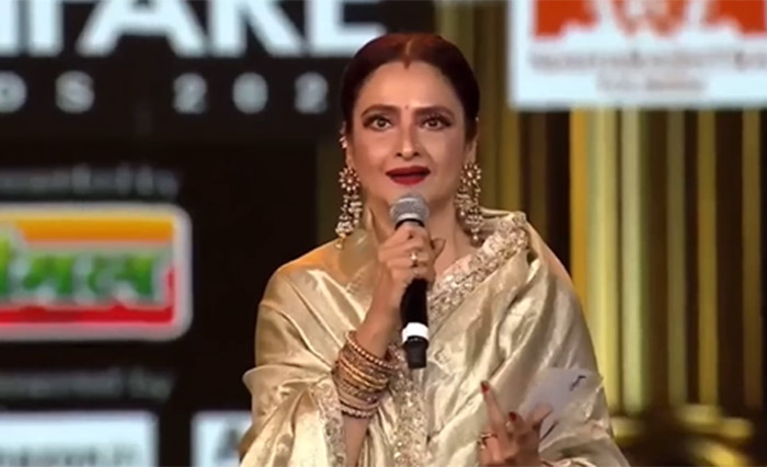 Rekha's father was the Tamil actor Gemini Ganesan, and her mother was the actress Pushpavalli. She also has a half-sister, Kamala Selvaraj.