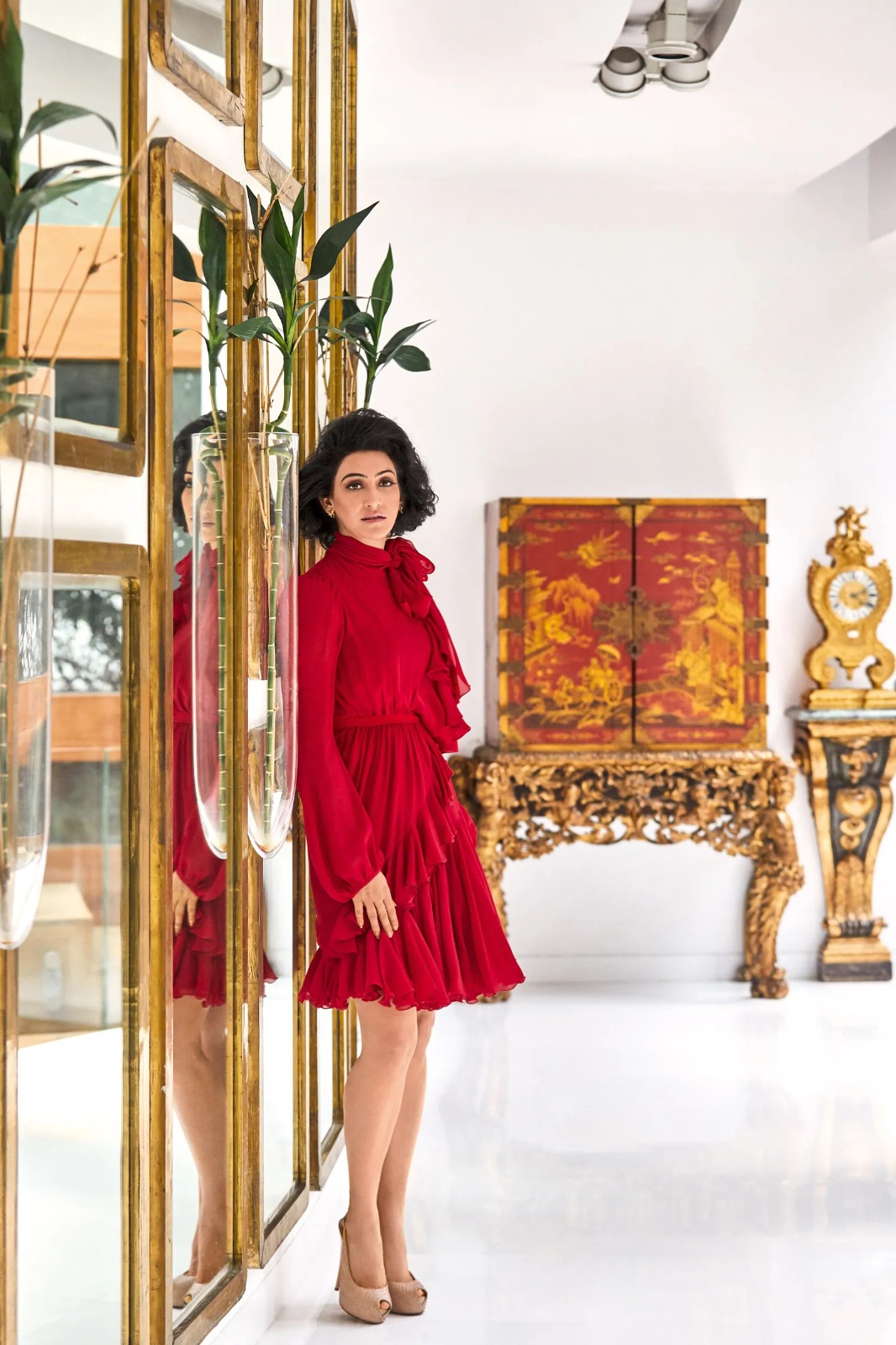 Shalini Pasi Luxurious House Has 14 Rooms with gold art work on walls Inside Photos