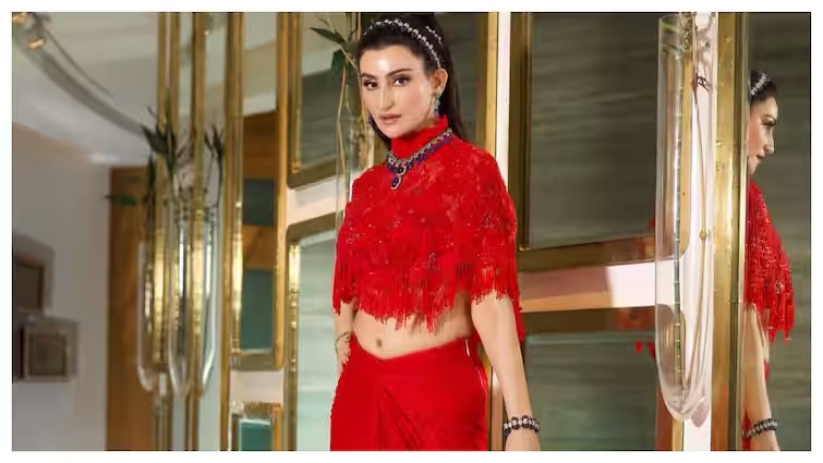 Shalini Pasi Luxurious House Has 14 Rooms with gold art work on walls Inside Photos