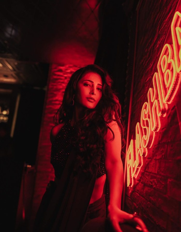 Shruti Haasan interesting comments on her dating and pay