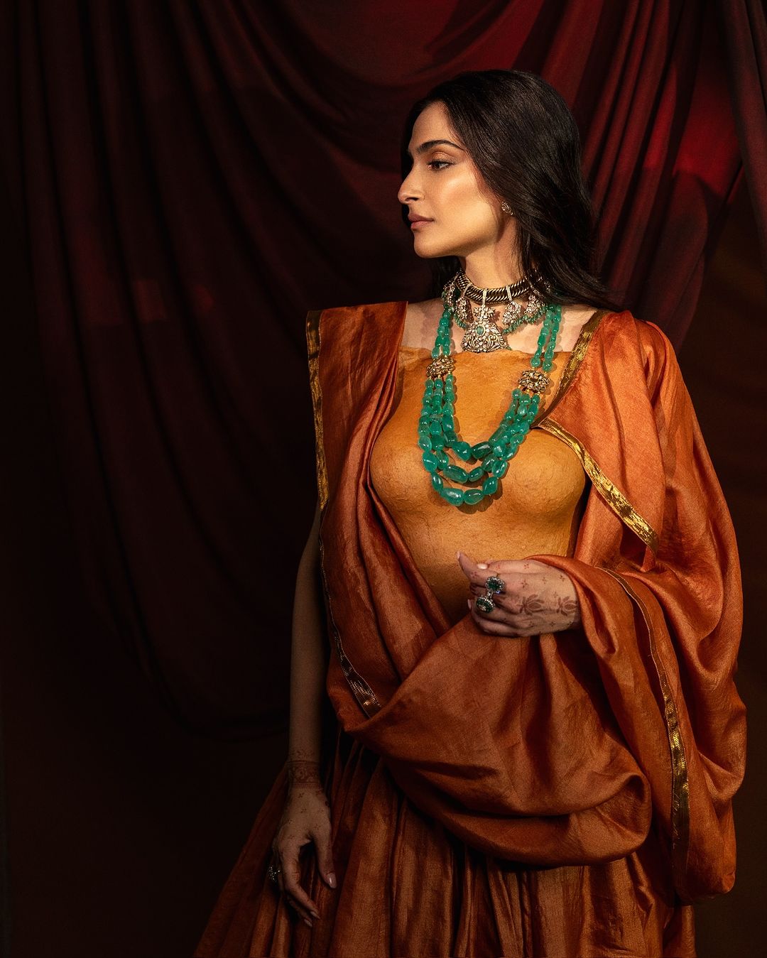 Sonam Kapoor's stunning khadi costume reflects the Earth's essence and has a connection to Karnataka