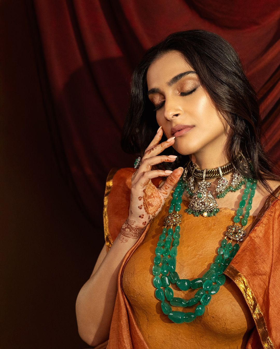 Sonam Kapoor's stunning khadi costume reflects the Earth's essence and has a connection to Karnataka