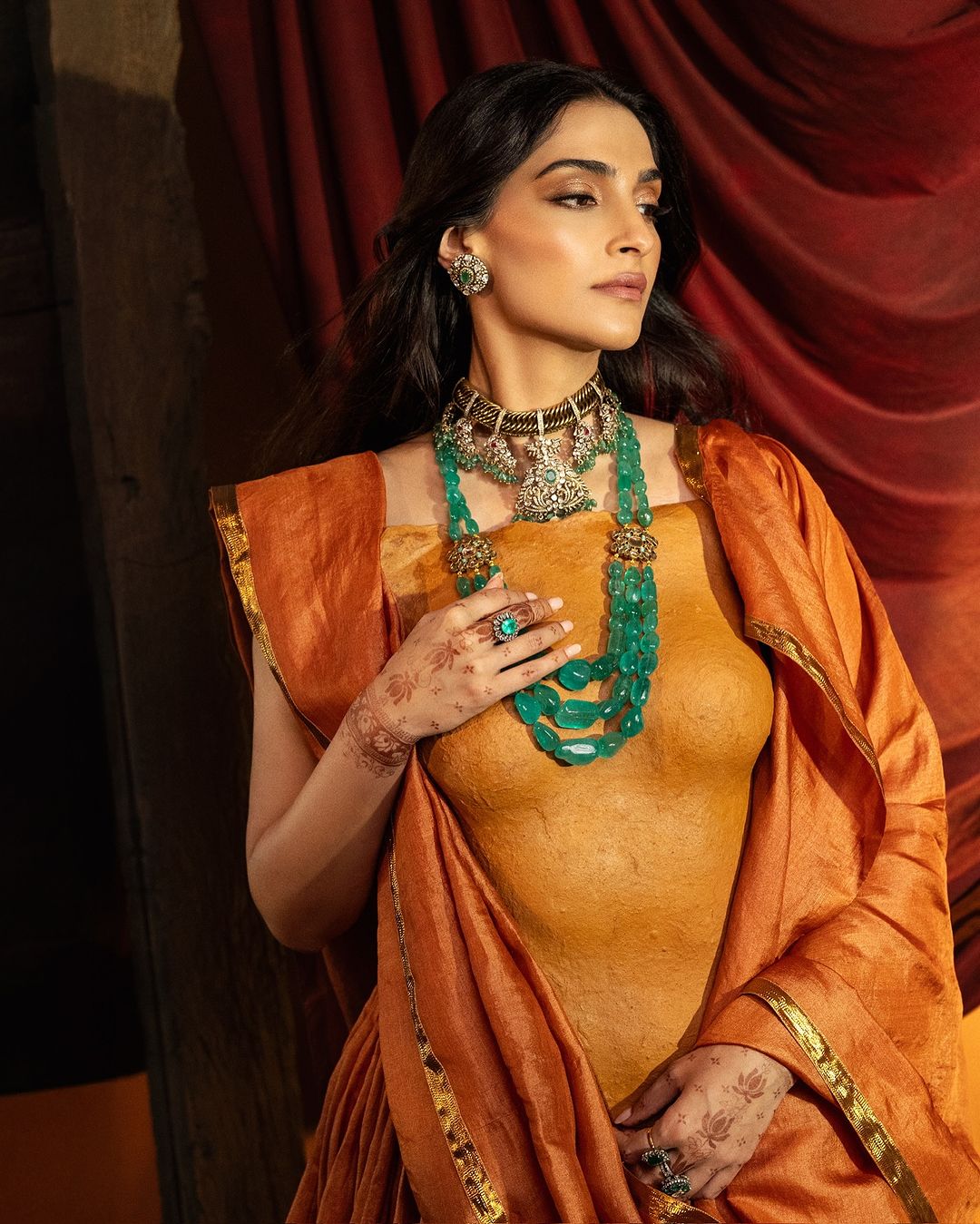 Sonam Kapoor's stunning khadi costume reflects the Earth's essence and has a connection to Karnataka