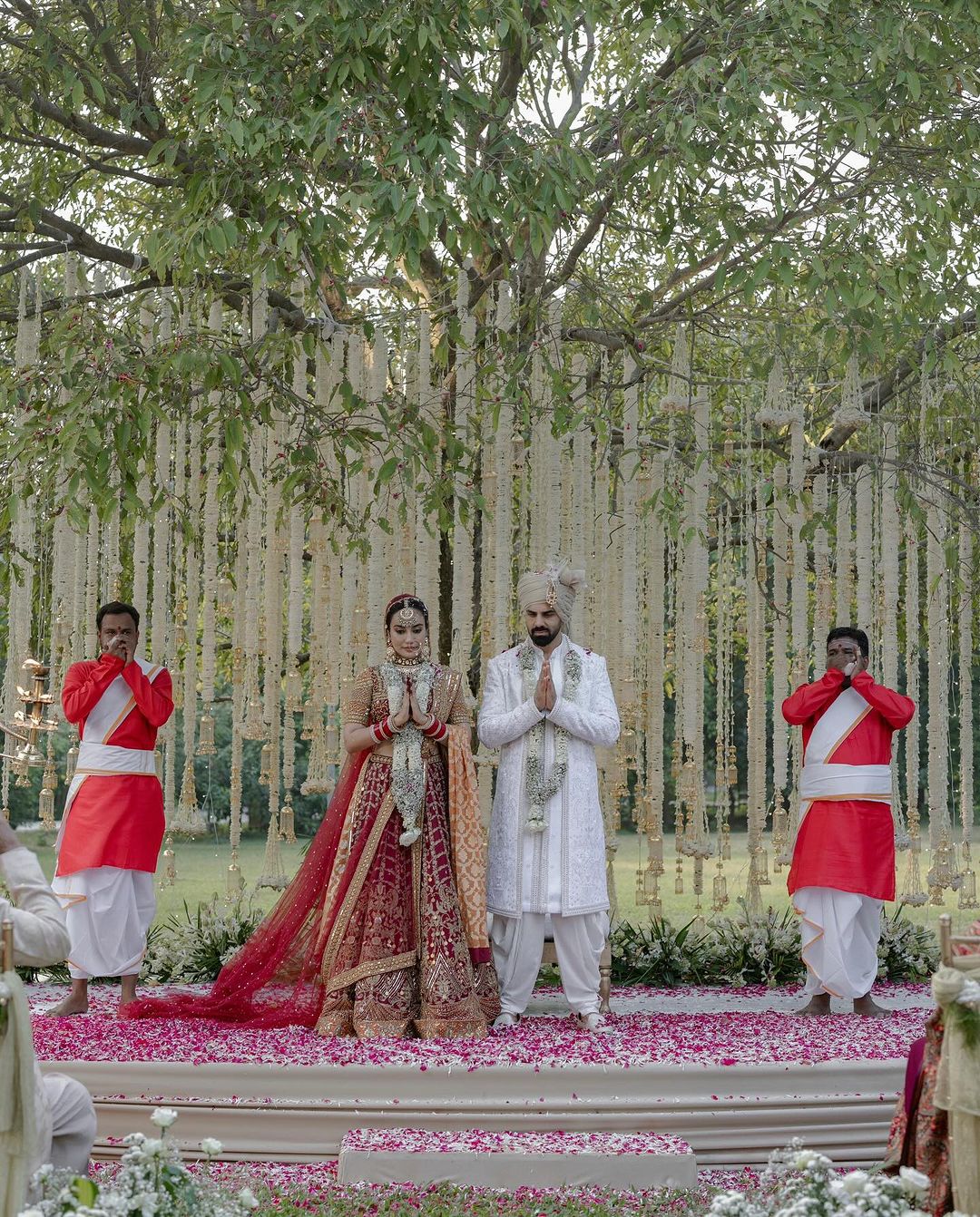 Surbhi Jyothi-Sumit Suri's DreamyTraditional Hindu Wedding With An Eco-Friendly Twist- PICS Inside