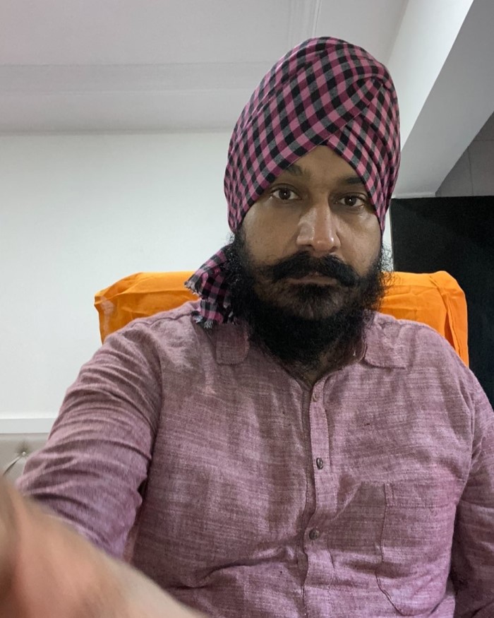 दरअसल, हम बात कर रहे हैं रोशन सिंह सोढ़ी का किरदार निभाने वाले गुरुचरण सिंह की