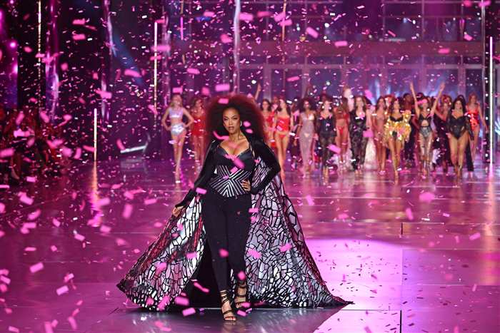 Tyra Banks Stuns in Her Return to the Victoria's Secret Fashion Show