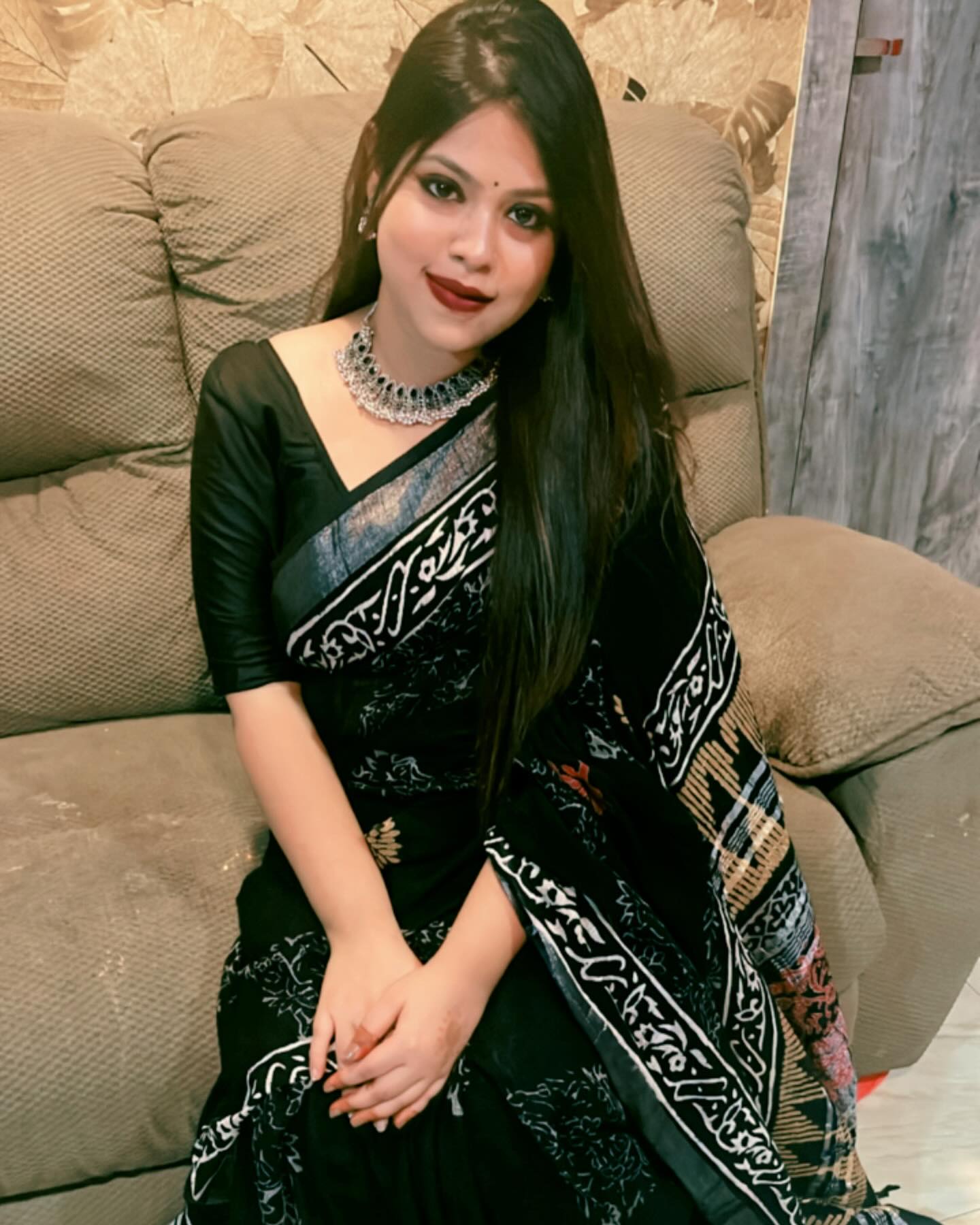 Ullu App Actress Ishika Bose photos.