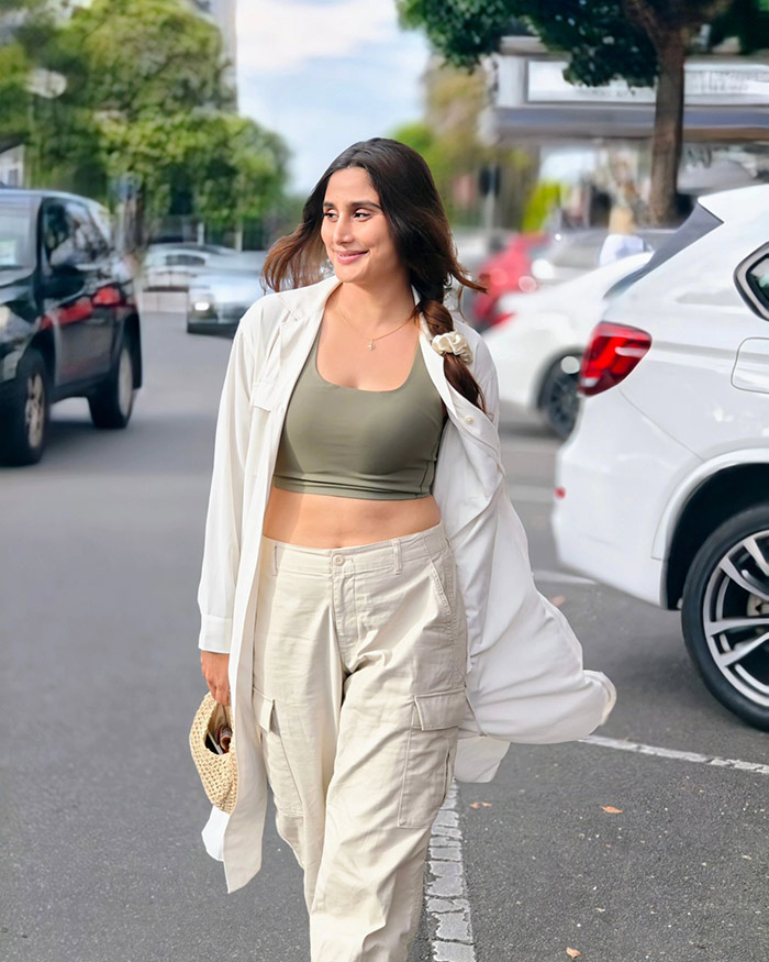 Education: She completed her schooling at St. Stephens School in Delhi and later graduated from the University of Delhi.