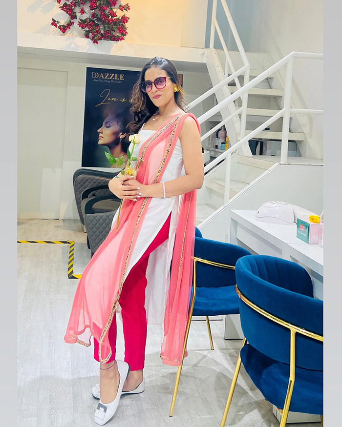 Personal Life: Noor was unmarried and had a close relationship with her family, especially her elder sister, Mousami Das Chowdhury. She was an animal lover and enjoyed playing with dogs and cats