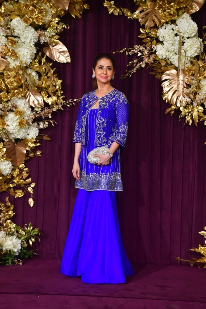 मनीषा मल्होत्रा की दीवाली पार्टी में जहां कई एक्ट्रेसेस को जलवा बिखेरते देखा गया वहीं 70 की हसीनाओं को भी लाइमलाइट बटोरते देखा गया।