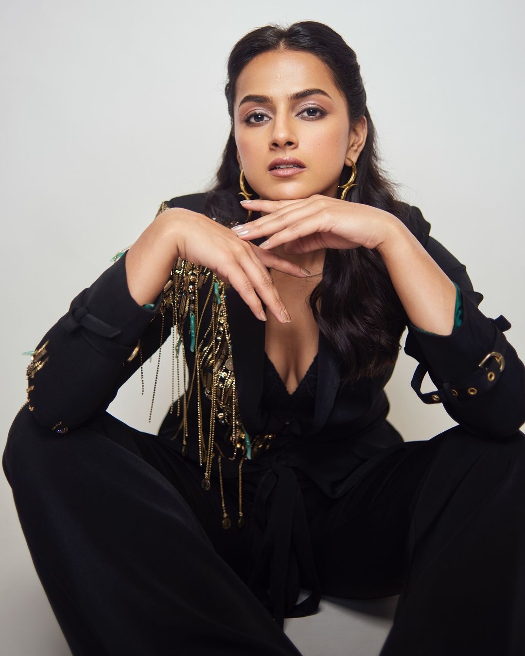 Shraddha Srinath glamorous look