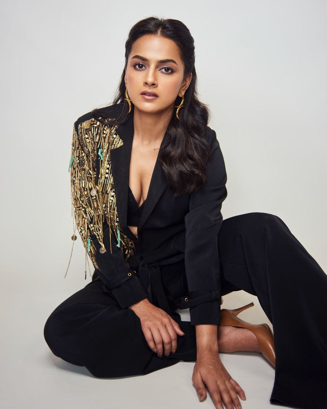 Shraddha Srinath glamorous look