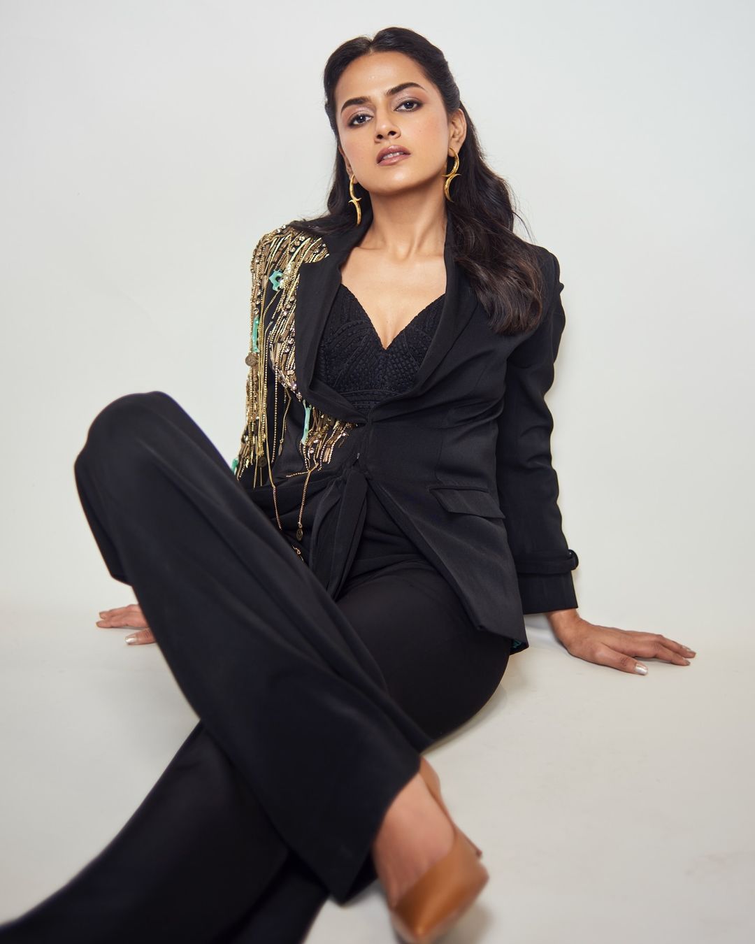Shraddha Srinath glamorous look