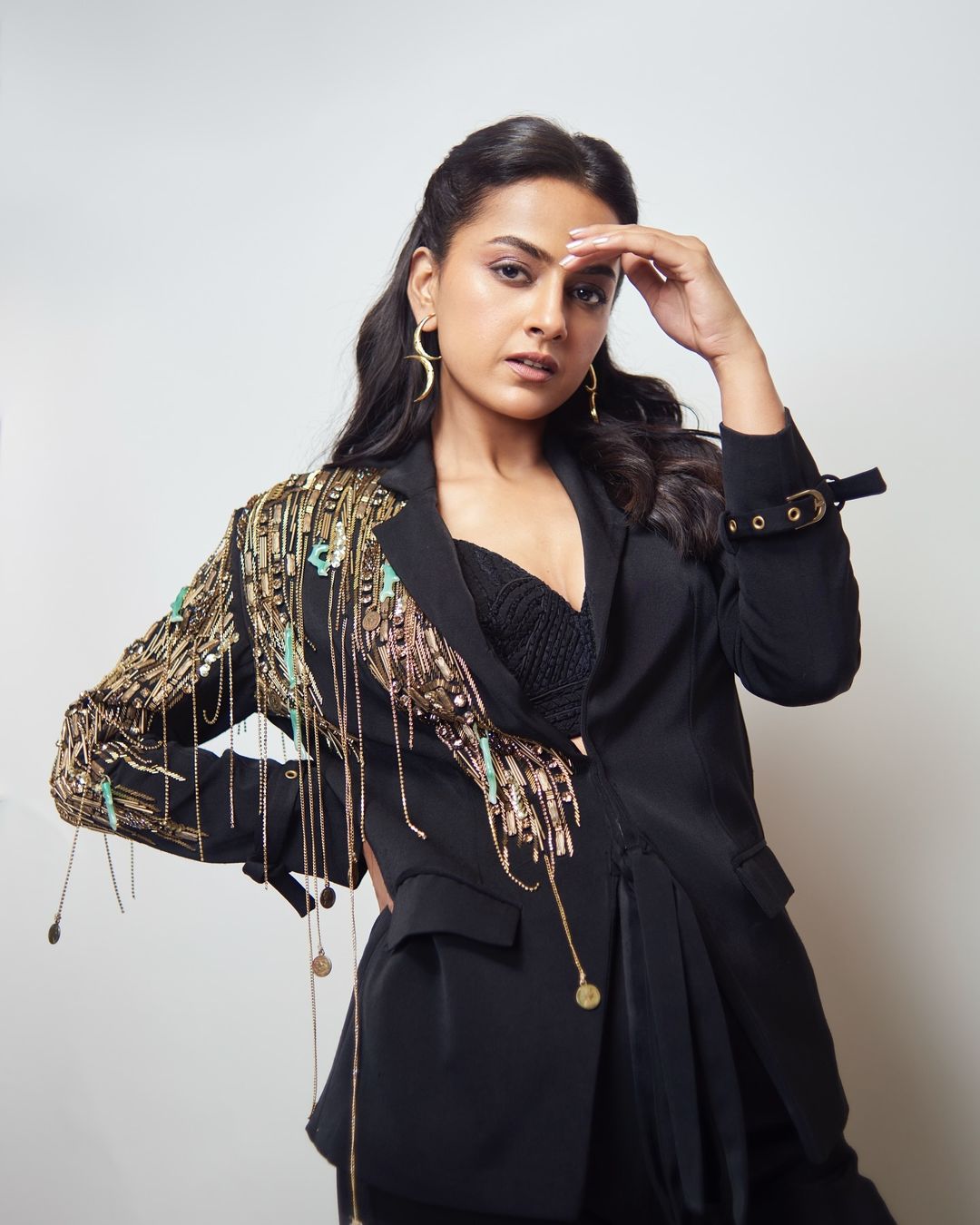 Shraddha Srinath glamorous look