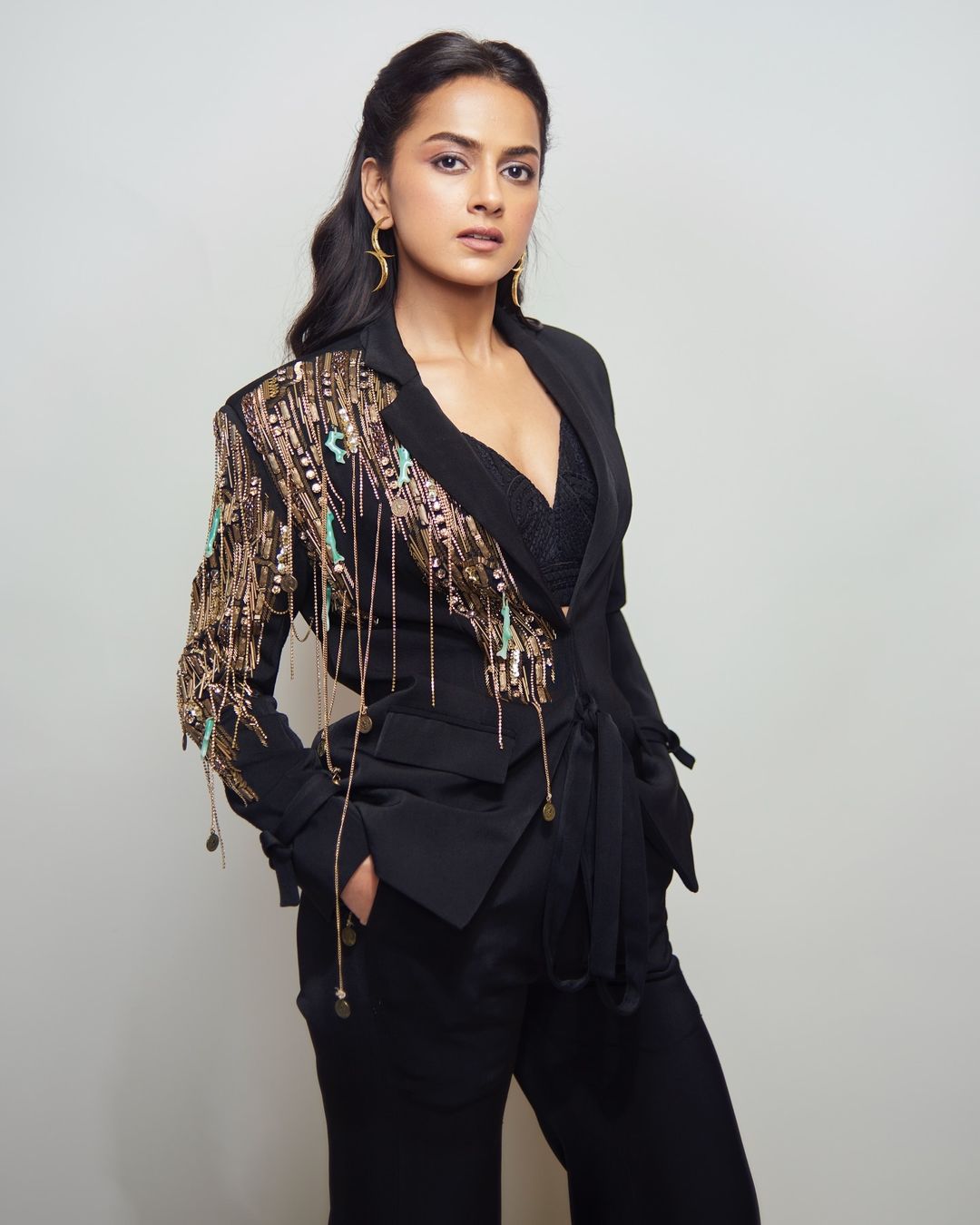 Shraddha Srinath glamorous look