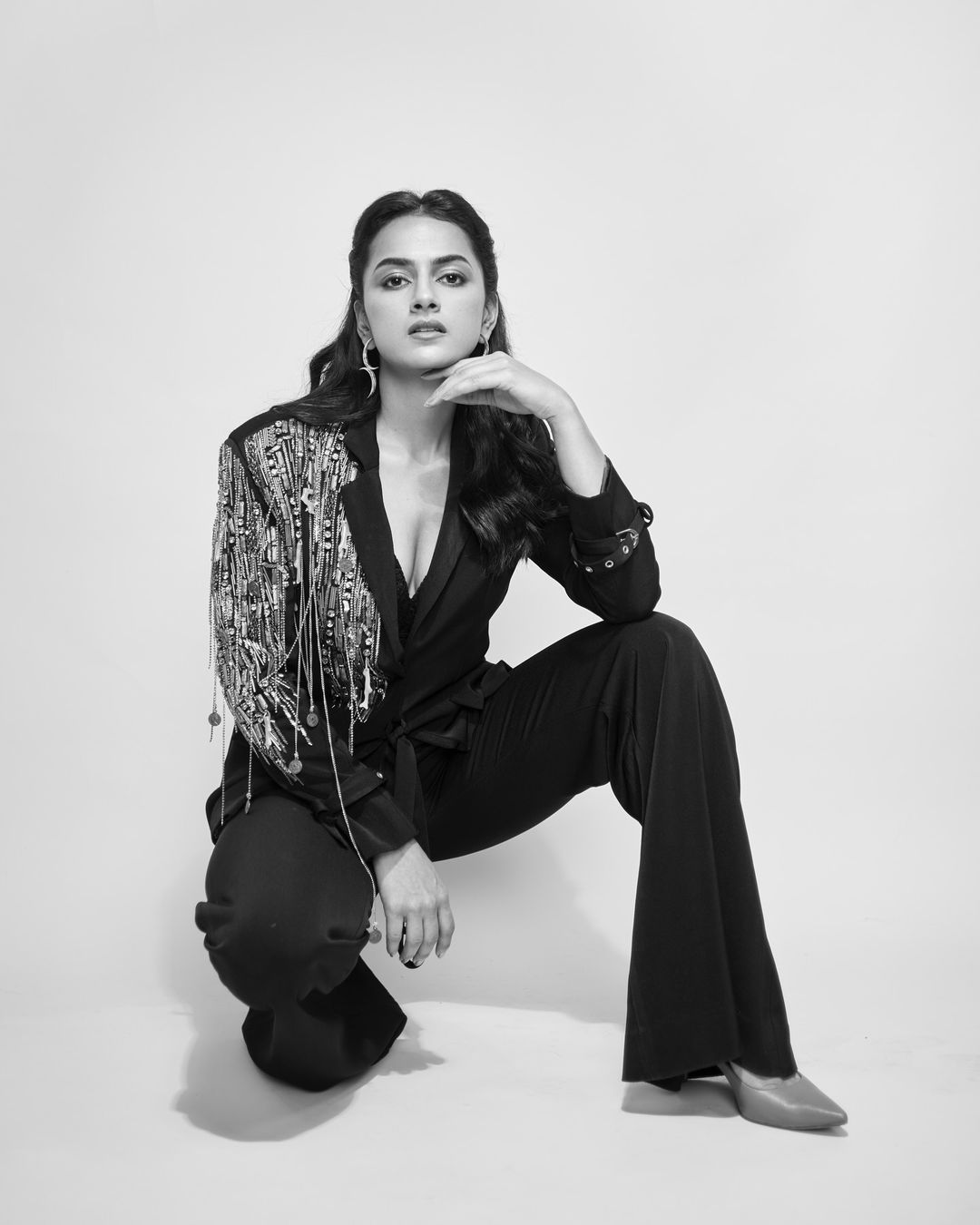 Shraddha Srinath glamorous look