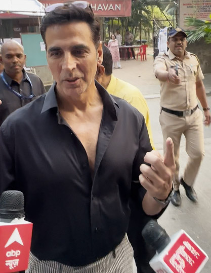 Akshay greeted the media with a cheerful 
