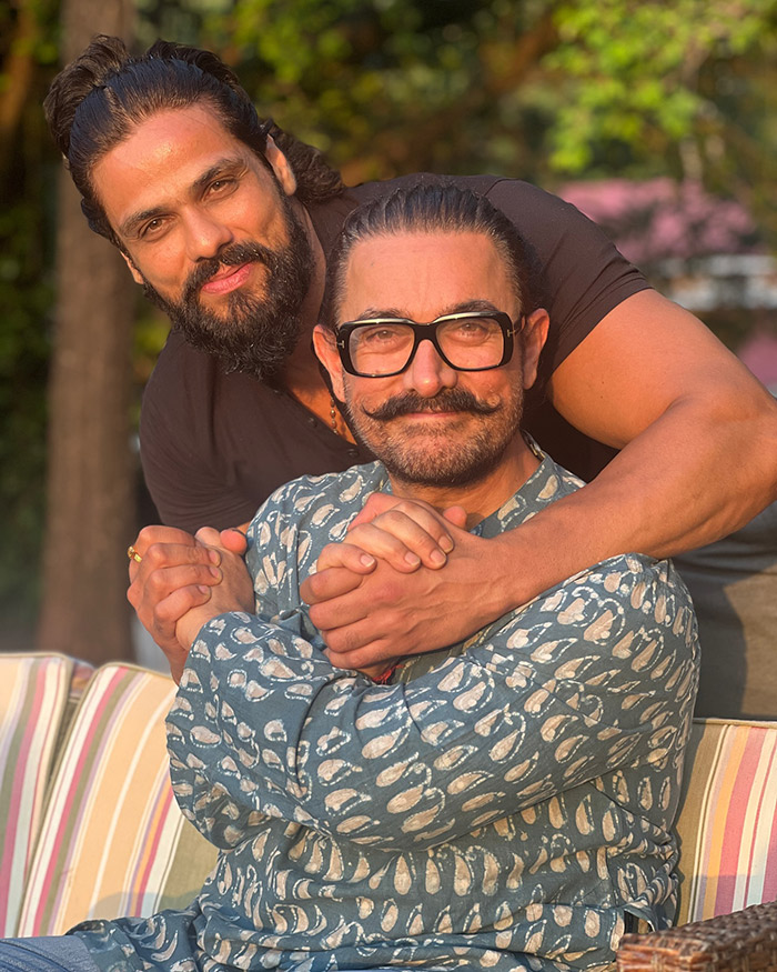 आमिर खान भी बॉलीवुड के मिस्टर परफेक्शनिस्ट कहे जाते हैं और आपको बता दें कि उन्हें भी लेट नाइट पार्टियां बिल्कुल भी पसंद नहीं है