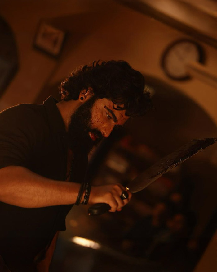 Arjun  Kapoor delights fans with exclusive behind-the-scenes photos from the set of Singham Again.